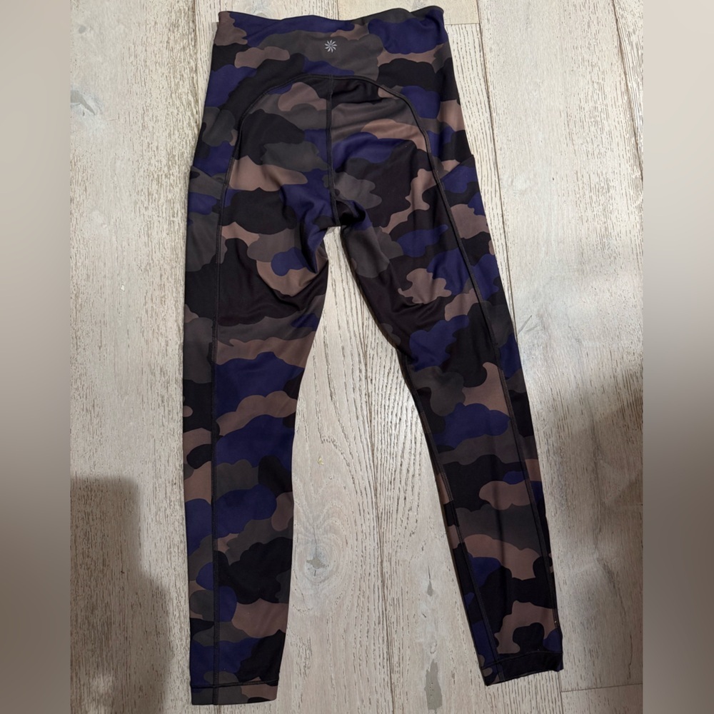 Athleta Ultimate Stash Printed 7/8 Tight Camo Size:XS Like New - Picture 10 of 10